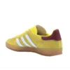 Adidas Gazelle indoor schoenen “Bright Yellow Burgundy”